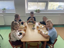 Školský rok 2026-2027 &raquo; IV. VČIELKY &raquo; Stolovanie